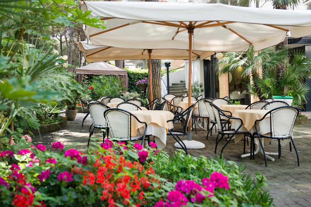 Hotel Cuba Milano Marittima Exterior foto
